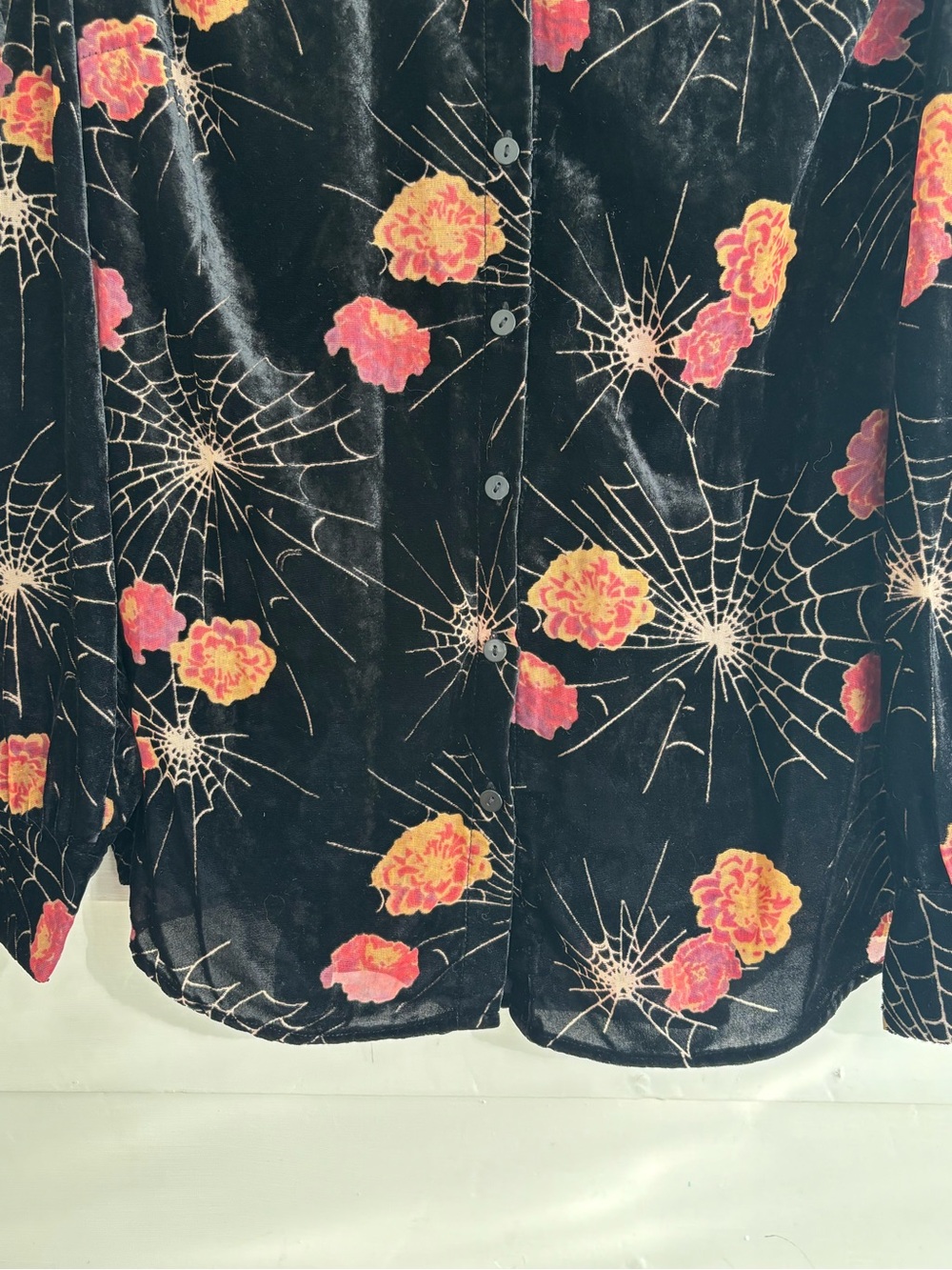 Modcloth Black Velvet Burnout Floral and Spiderweb Button Down Top Women’s 1X - Picture 6 of 16